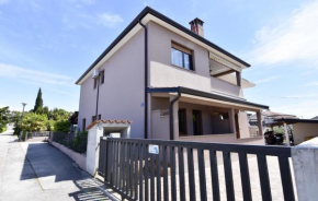 Apartments with a parking space Umag - 21070